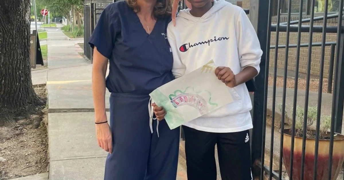 Doctor keeps promise, surprises teen cancer survivor at graduation