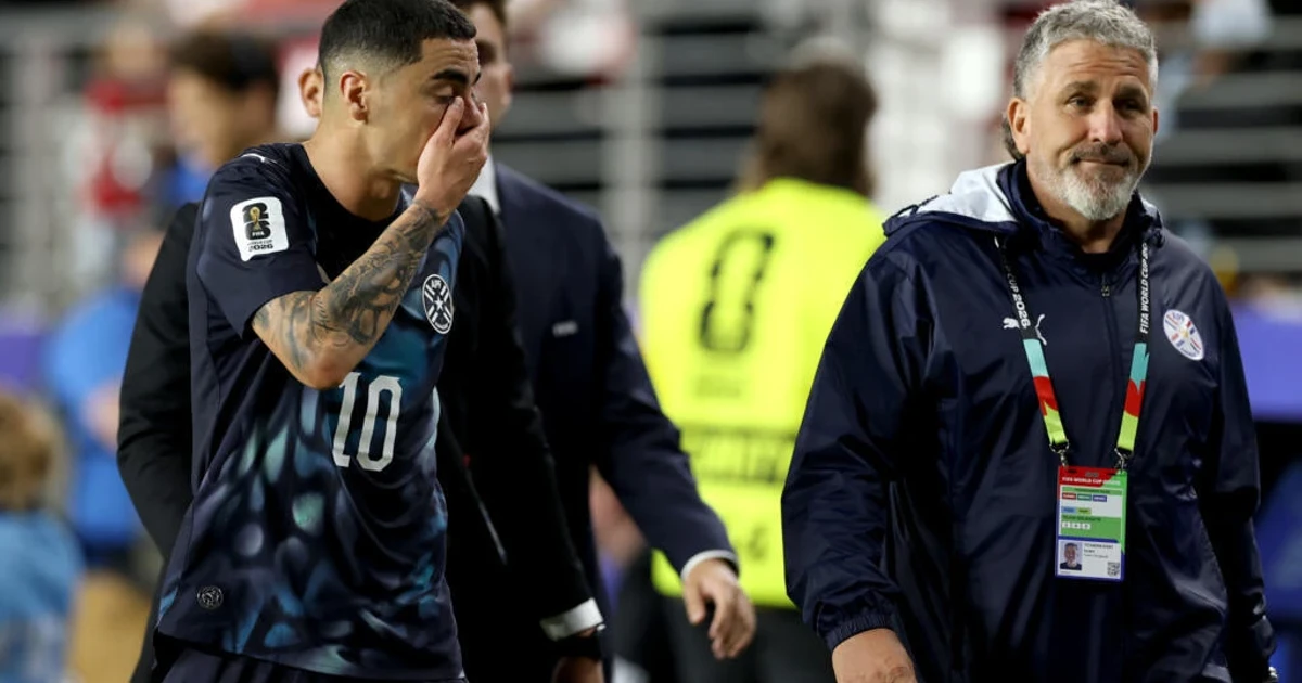 Almirón sees first World Cup red card under new mouth-covering rule