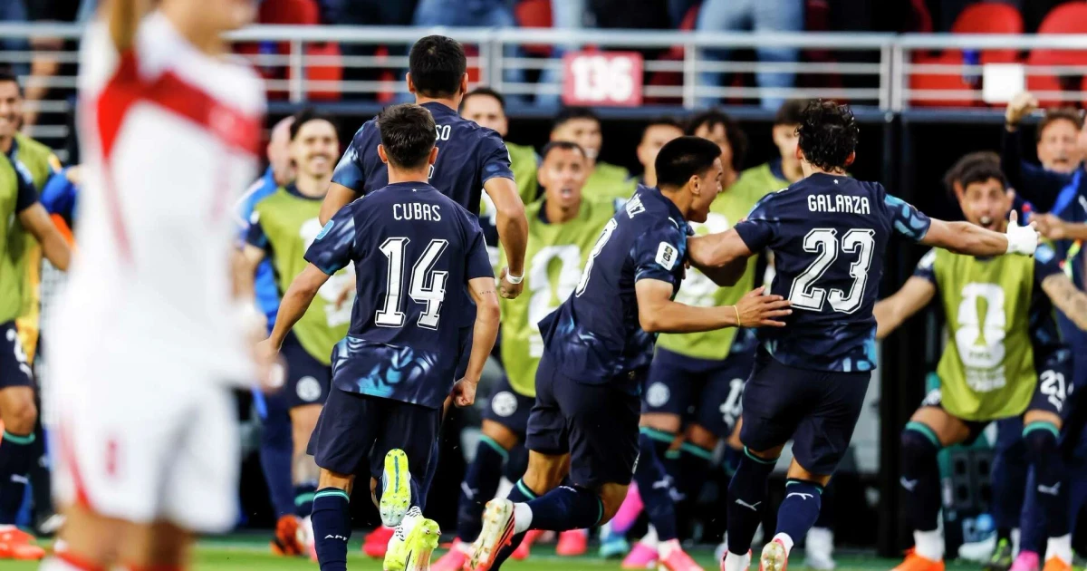 Paraguay beats Turkey 1-0 despite red card, keeps World Cup hopes alive
