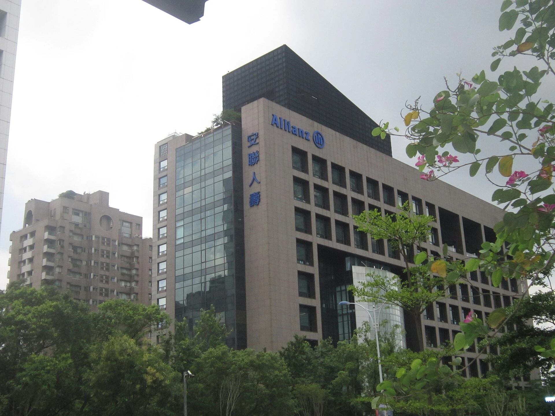 Allianz Life — Wikimedia Commons