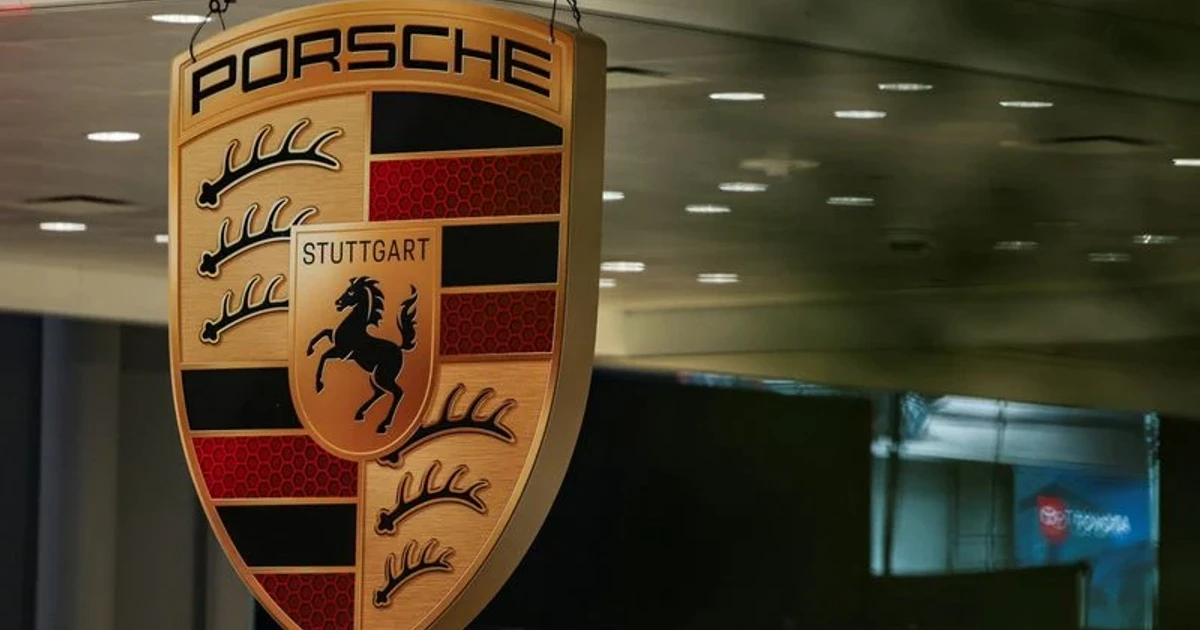 Porsche seeks factory-holiday deal on deeper cost cuts, job reductions