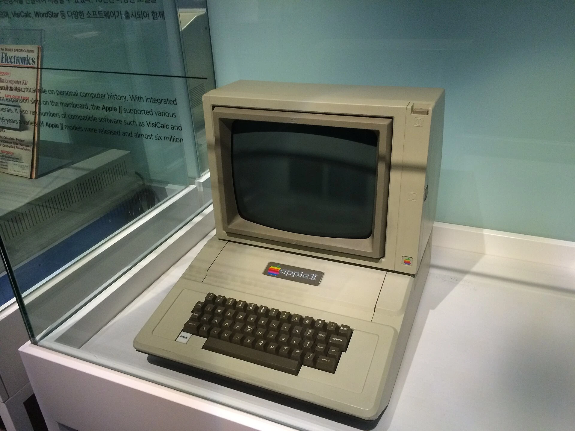 Apple — Wikimedia Commons