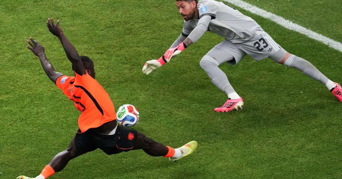 Brobbey scores twice as Netherlands seize early lead over Sweden