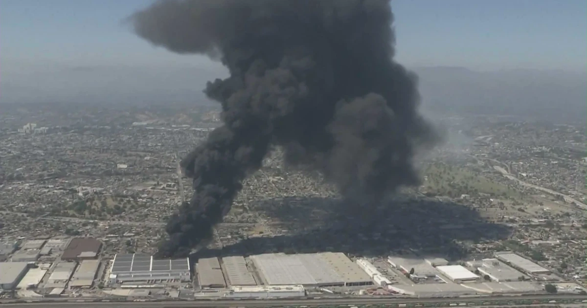 Smoke advisory lingers as Boyle Heights warehouse fire burns on