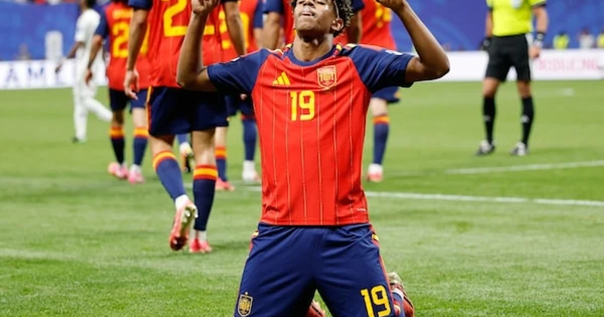 Spain routs Saudi Arabia 4-0 in World Cup opener