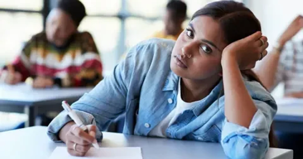 Weak rupee and visa curbs drive Indian students away from US, UK