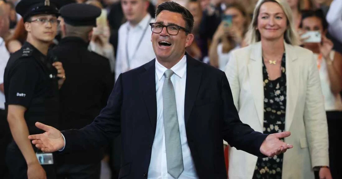 Andy Burnham enters Labour leadership race after Starmer resignation