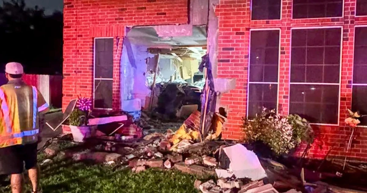 Tesla on autopilot crashes into Texas home, killing one woman