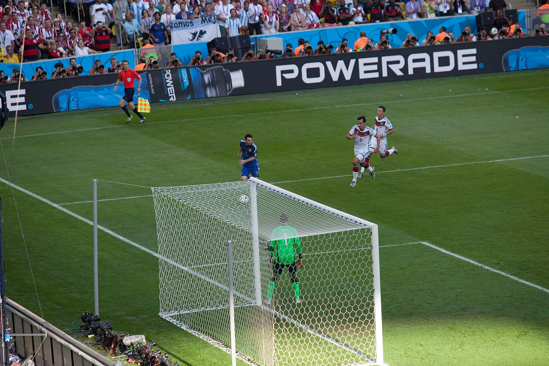 Lionel Messi — Wikimedia Commons