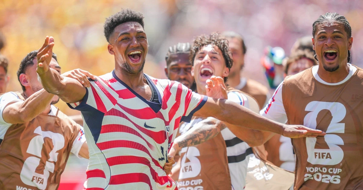 Country Roads singalong lifts U.S. fans after World Cup win