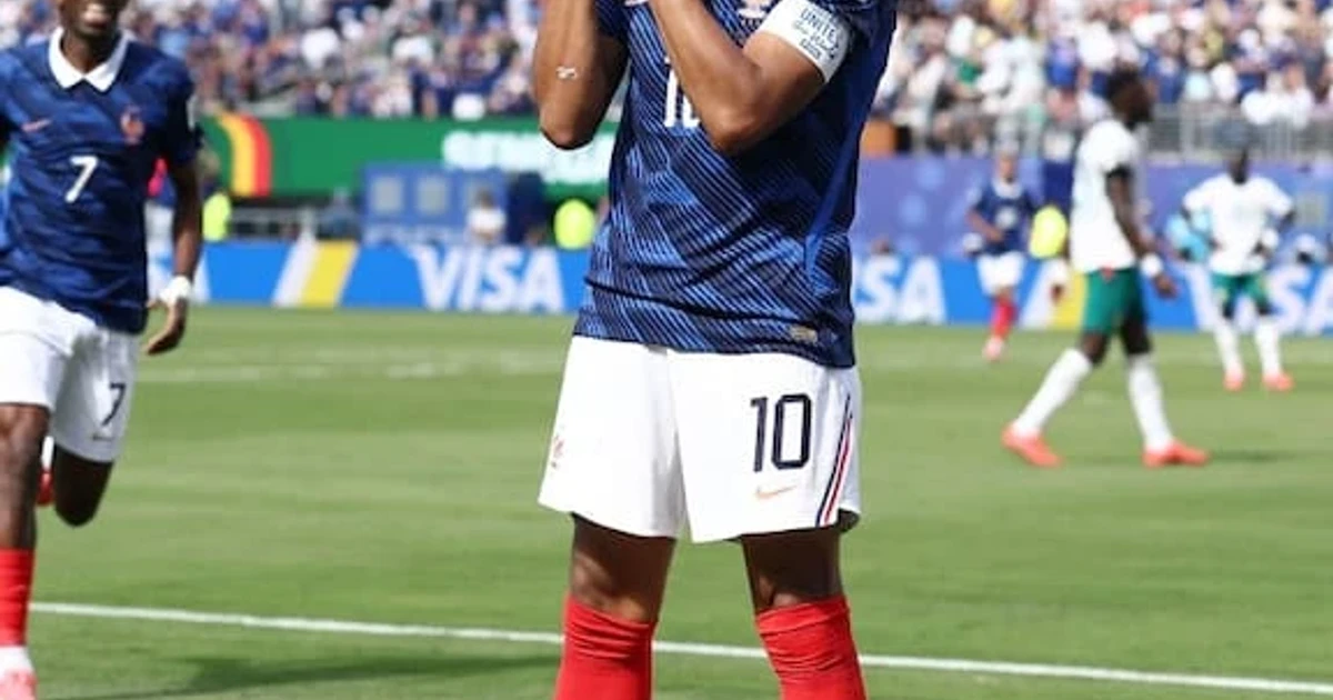 Mbappé double leads France past Iraq into World Cup round of 32