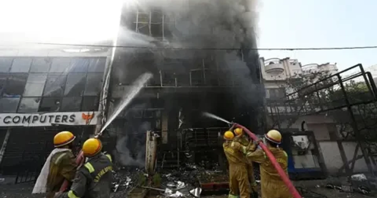 Deadly Lucknow fire kills at least 15, students trapped inside
