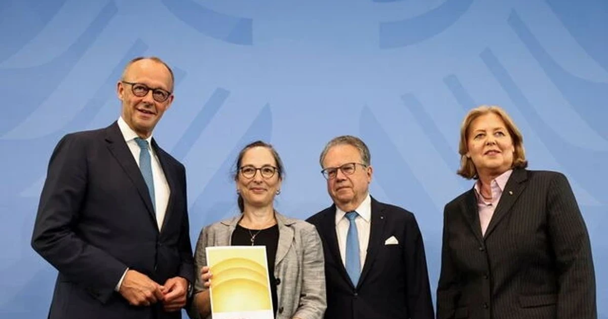 German commission proposes higher retirement age, Swedish-style pension fund
