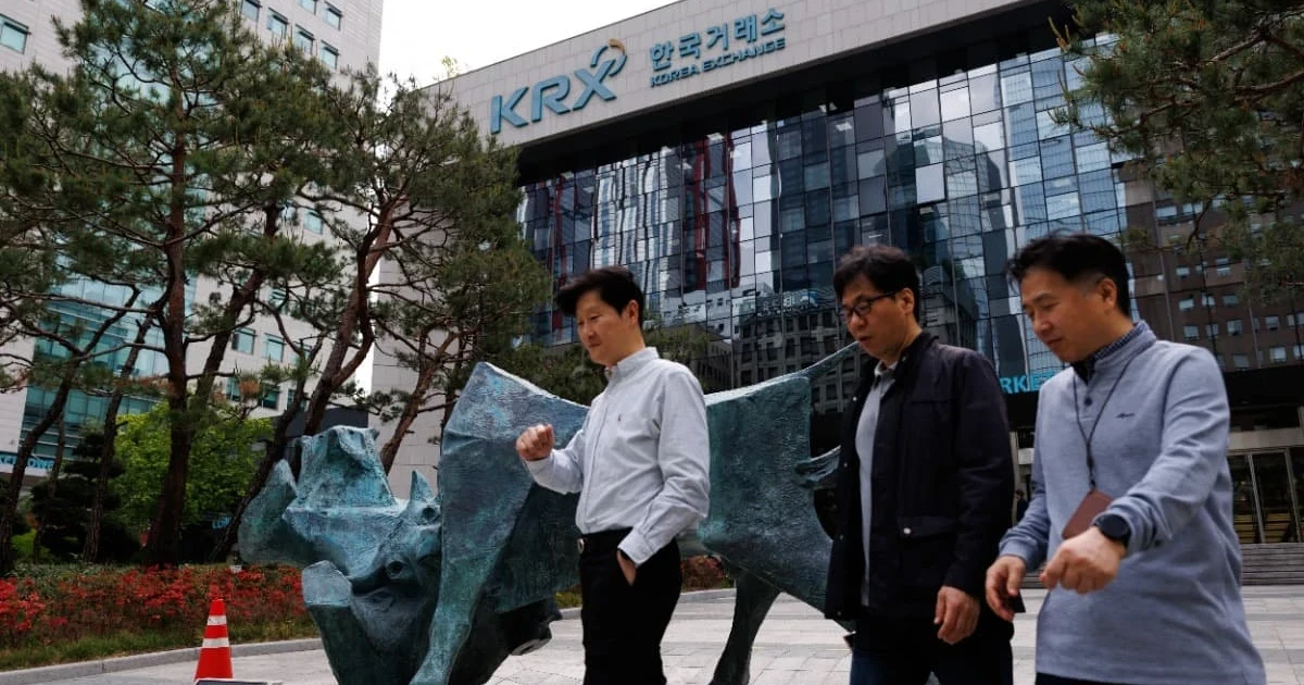 Global chip sell-off rattles markets, Nasdaq futures plunge over AI doubts