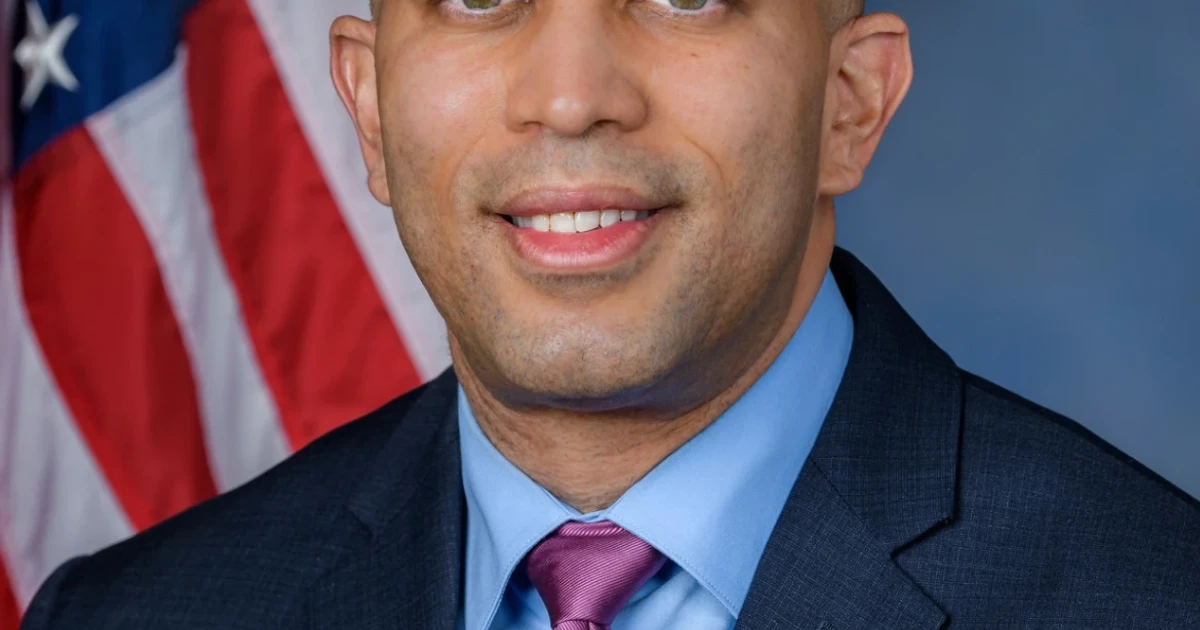 Jeffries and Mamdani back rival camps in New York Democratic primaries
