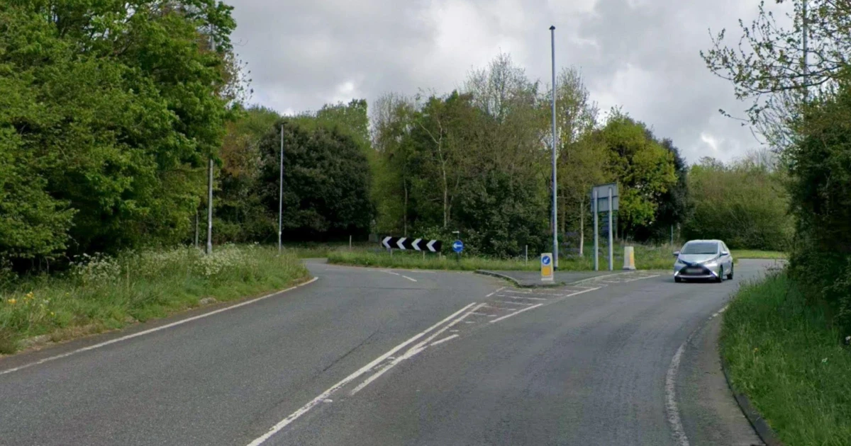 Major bus crash shuts A484 near Kidwelly, police say stay away