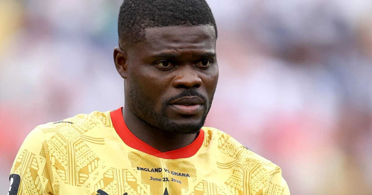 England’s Djed Spence appears to snub Thomas Partey before Ghana match