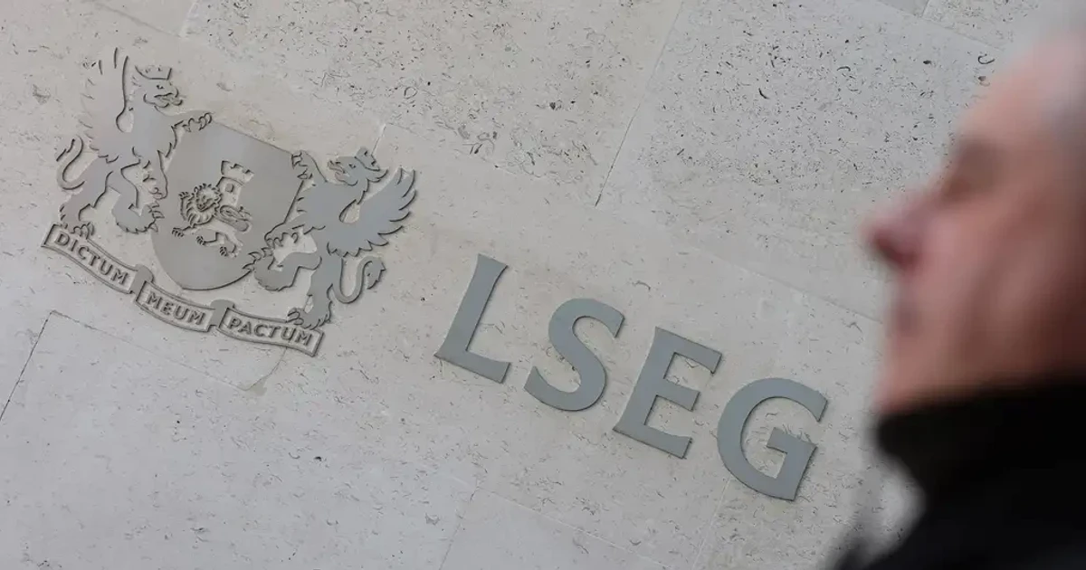 London stocks hit one-week lows as rate fears and leadership uncertainty grow