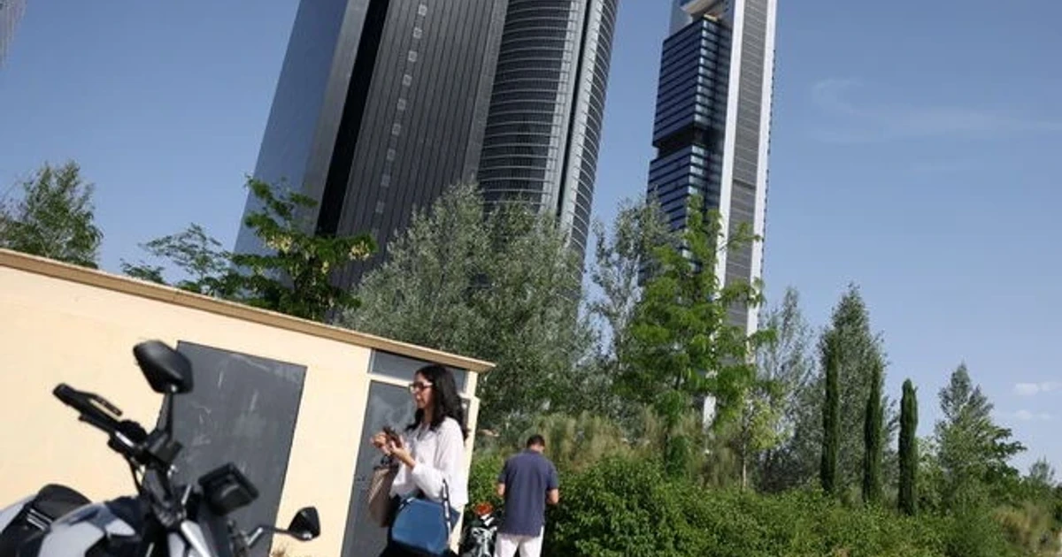 Madrid skyscraper fire contained after emergency evacuation, no injuries