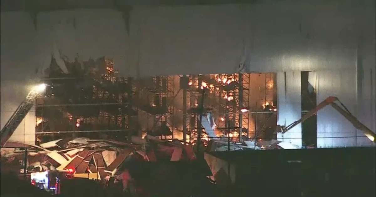 Toxic smoke from Los Angeles warehouse fire drifts for days
