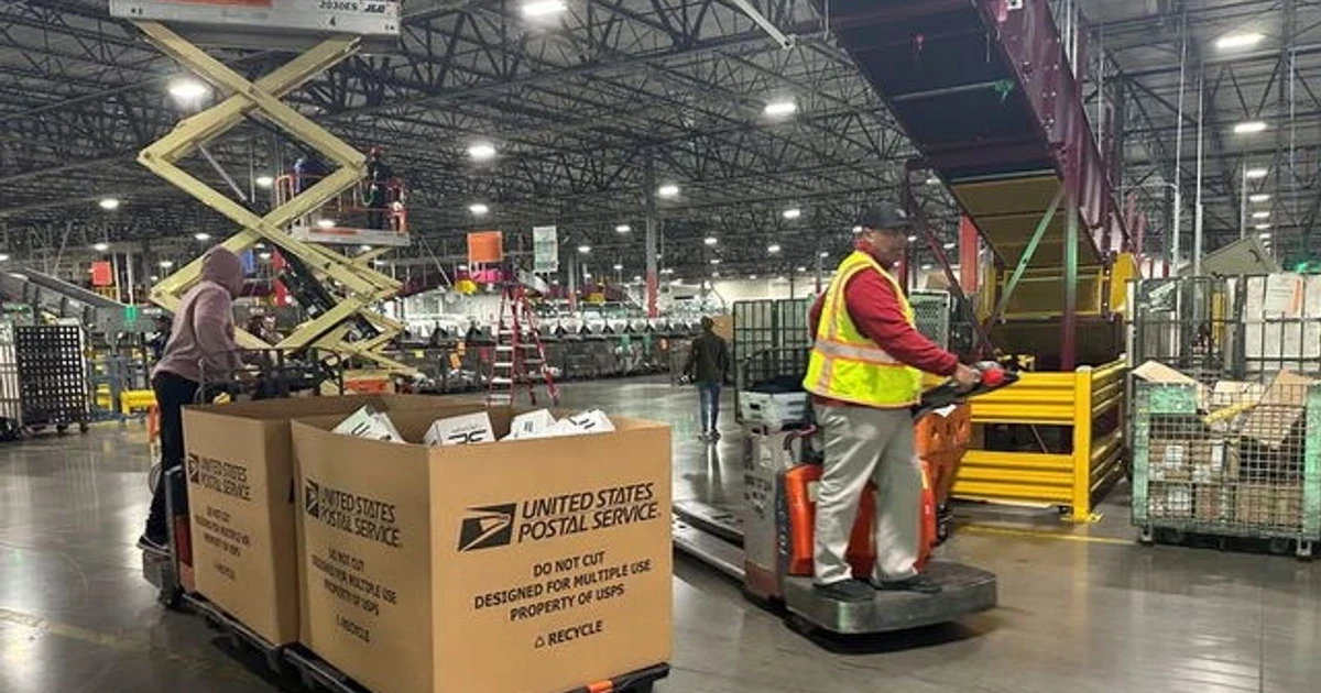 Postal Service chief warns Congress of looming cash crisis