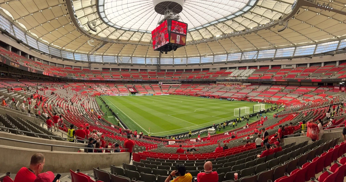 Switzerland beats Canada 2-1 to top Group B in Vancouver