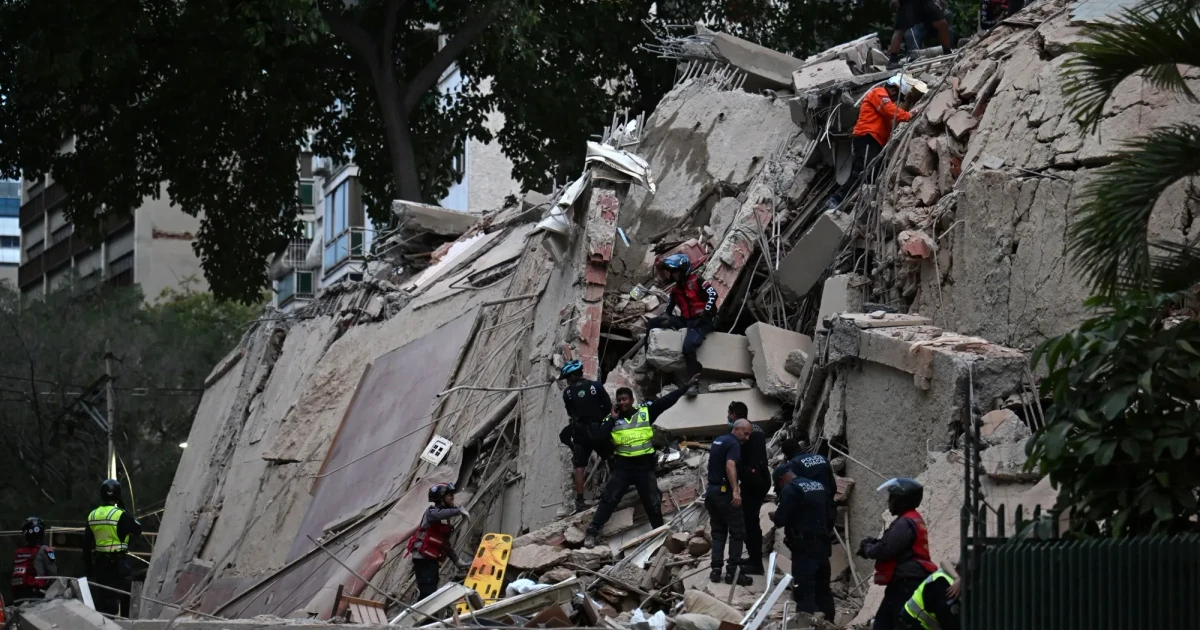 Powerful quakes strike Venezuela, damaging buildings and prompting tsunami alert