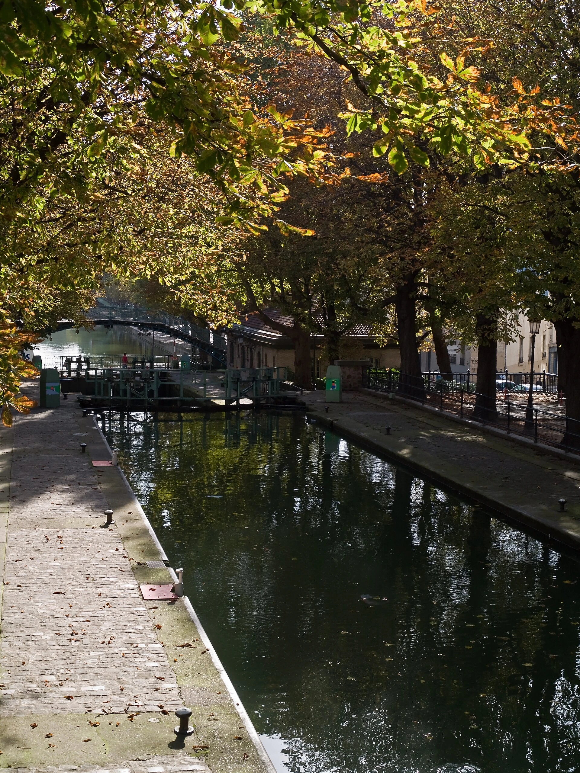 Canal Saint-Martin — Wikimedia Commons