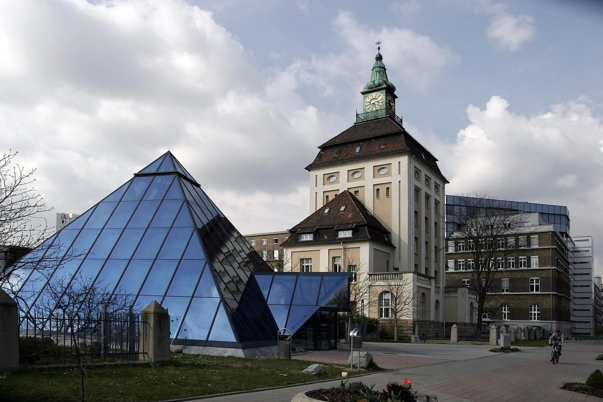 Merck KGaA — Wikimedia Commons
