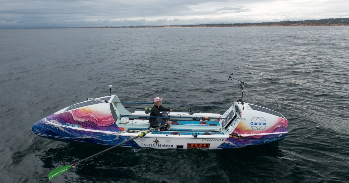 American woman rows solo from California to Hawaii in record bid