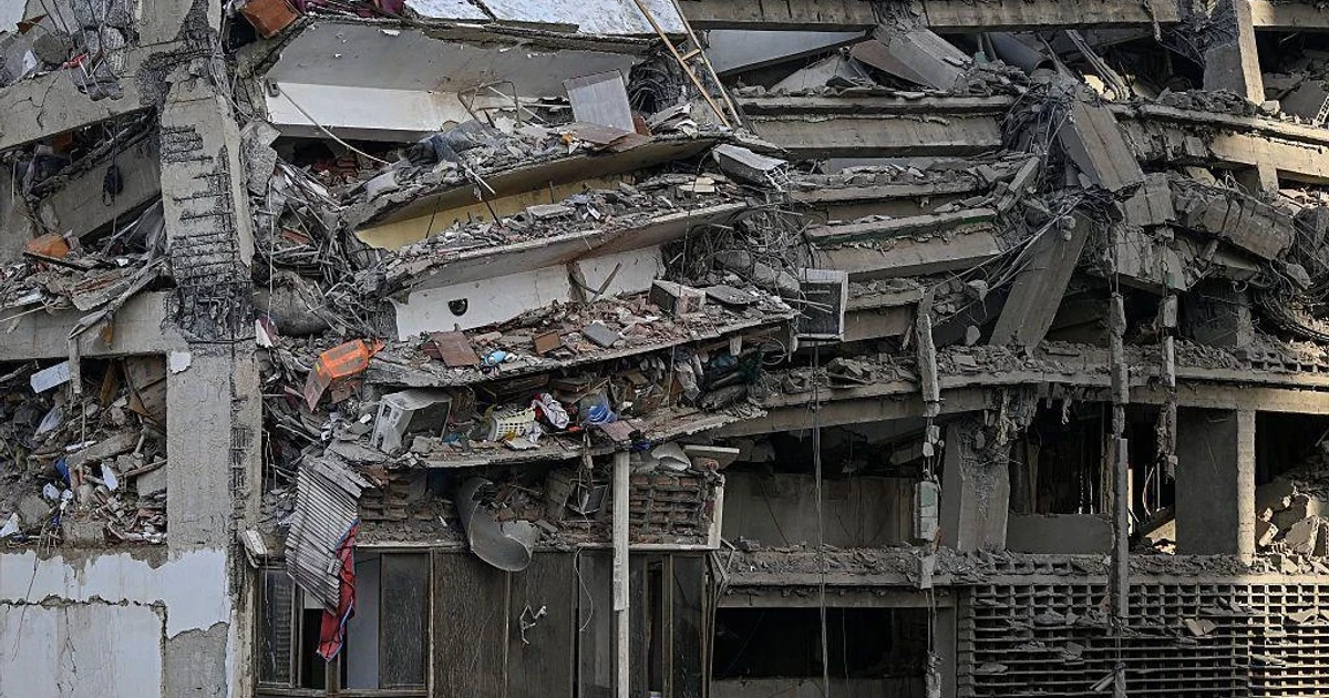 Deadly twin earthquakes strike Venezuela, leaving hundreds trapped and missing