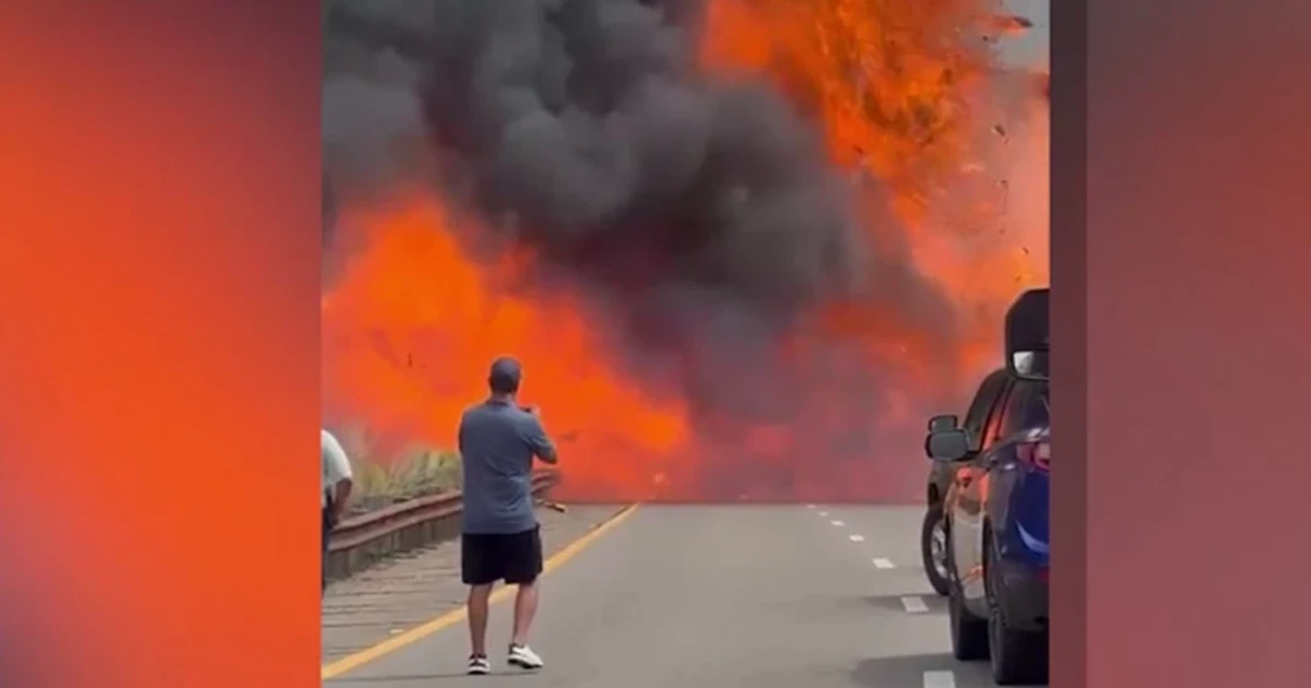 Car explosion sparks Arizona wildfire, closes Highway 87 near Phoenix