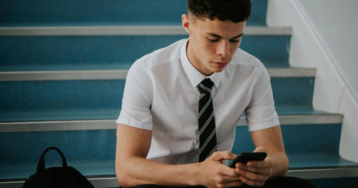England schools told to be phone-free for the full school day