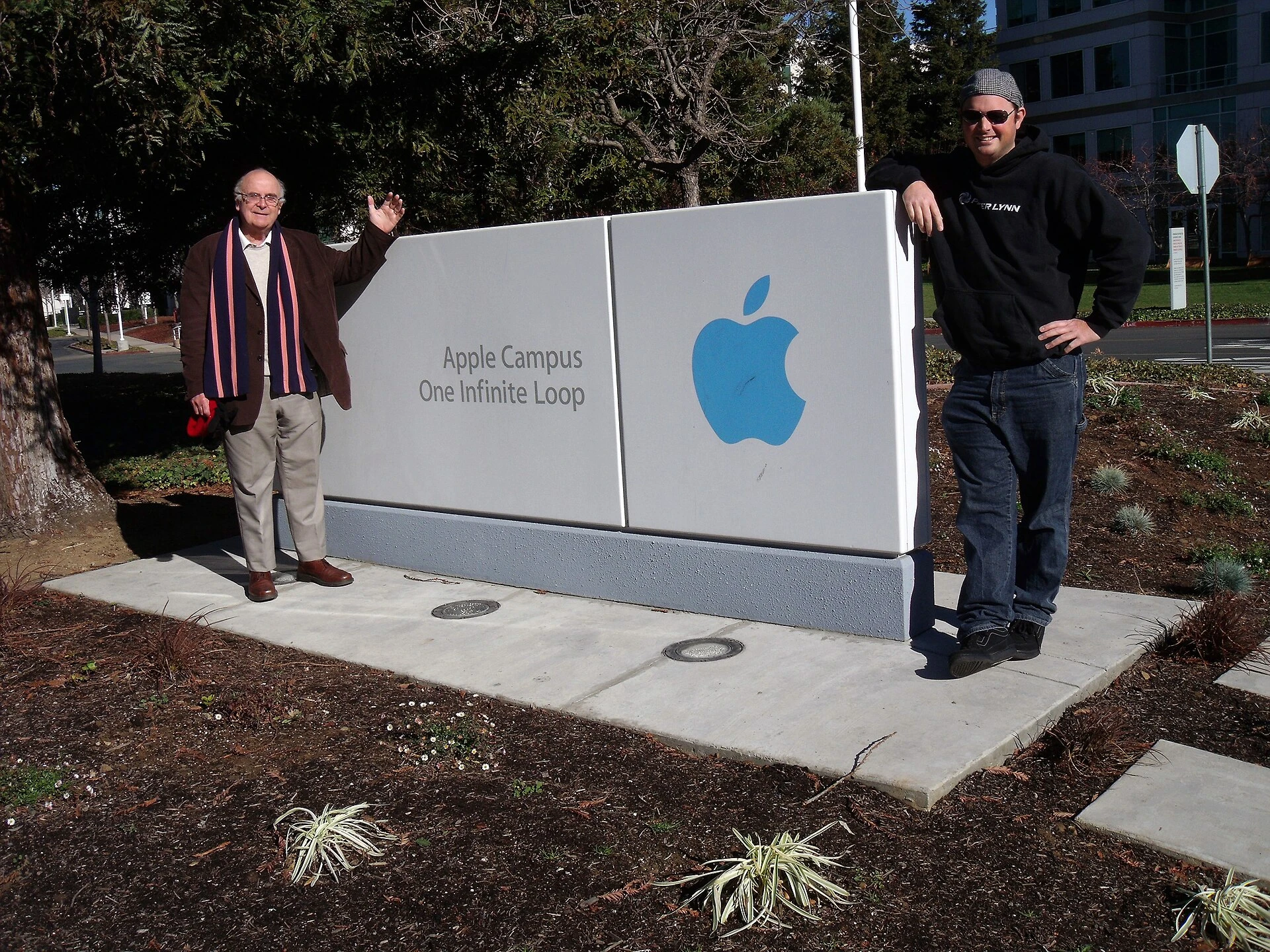 Apple — Wikimedia Commons