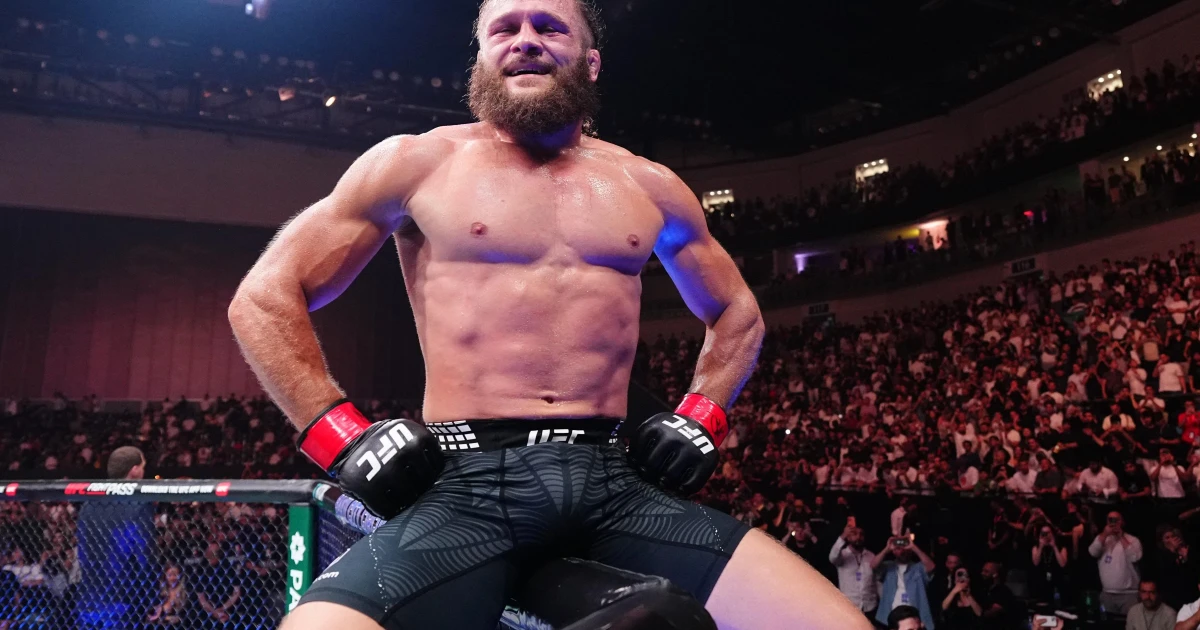 Rafael Fiziev scores spectacular KO in emotional Baku homecoming
