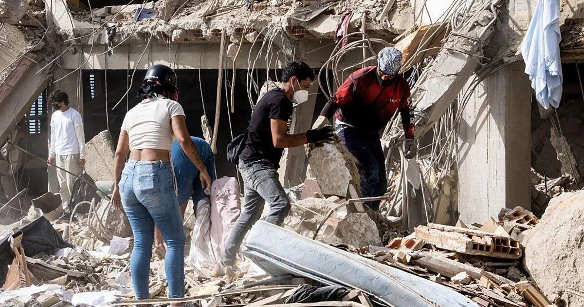 Venezuela quake death toll rises as families search for trapped relatives