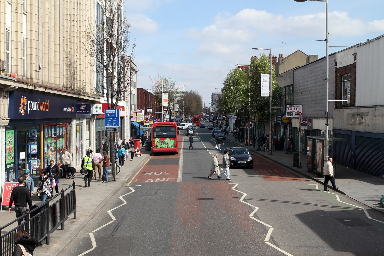 Ealing Broadway — Wikimedia Commons