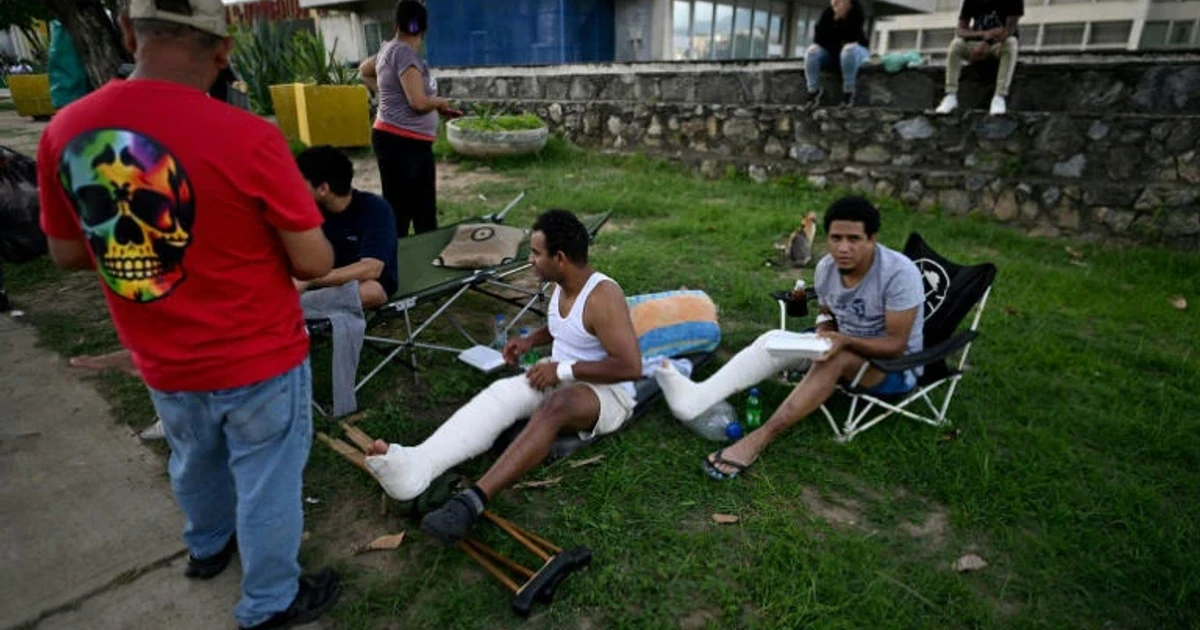 Caracas hospital treats quake casualties as Venezuela death toll rises