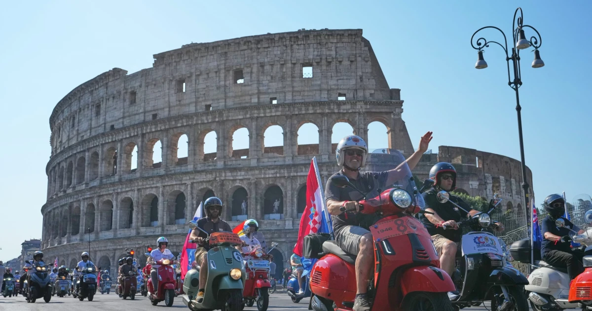 Thousands of Vespas parade through Rome for 80th anniversary