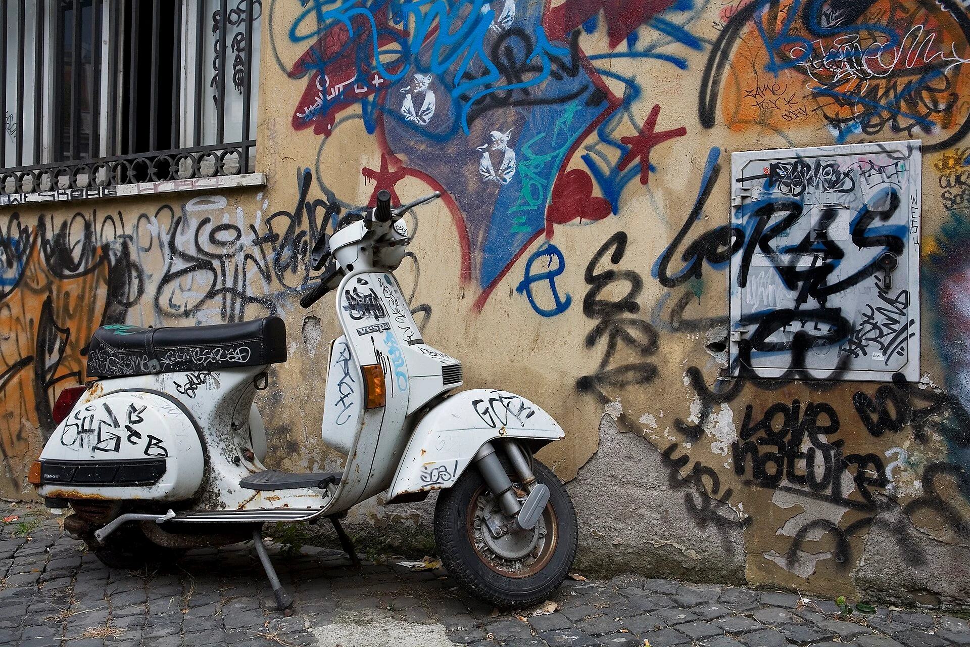 Vespa — Wikimedia Commons