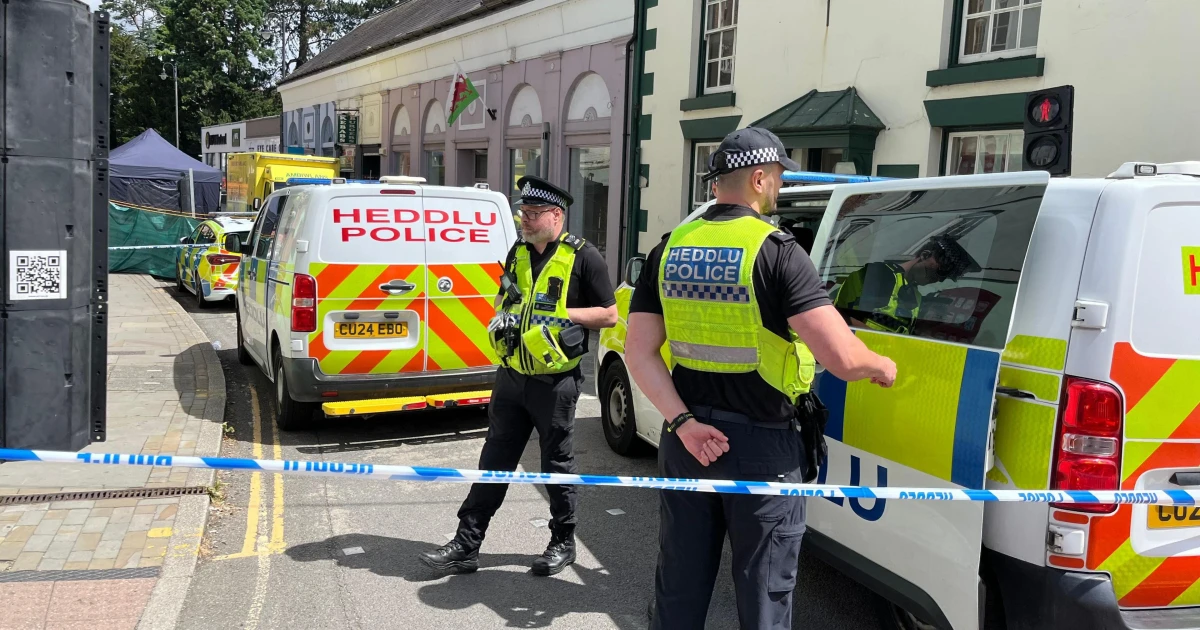 22-year-old held on suspicion of murder after man dies in street attack