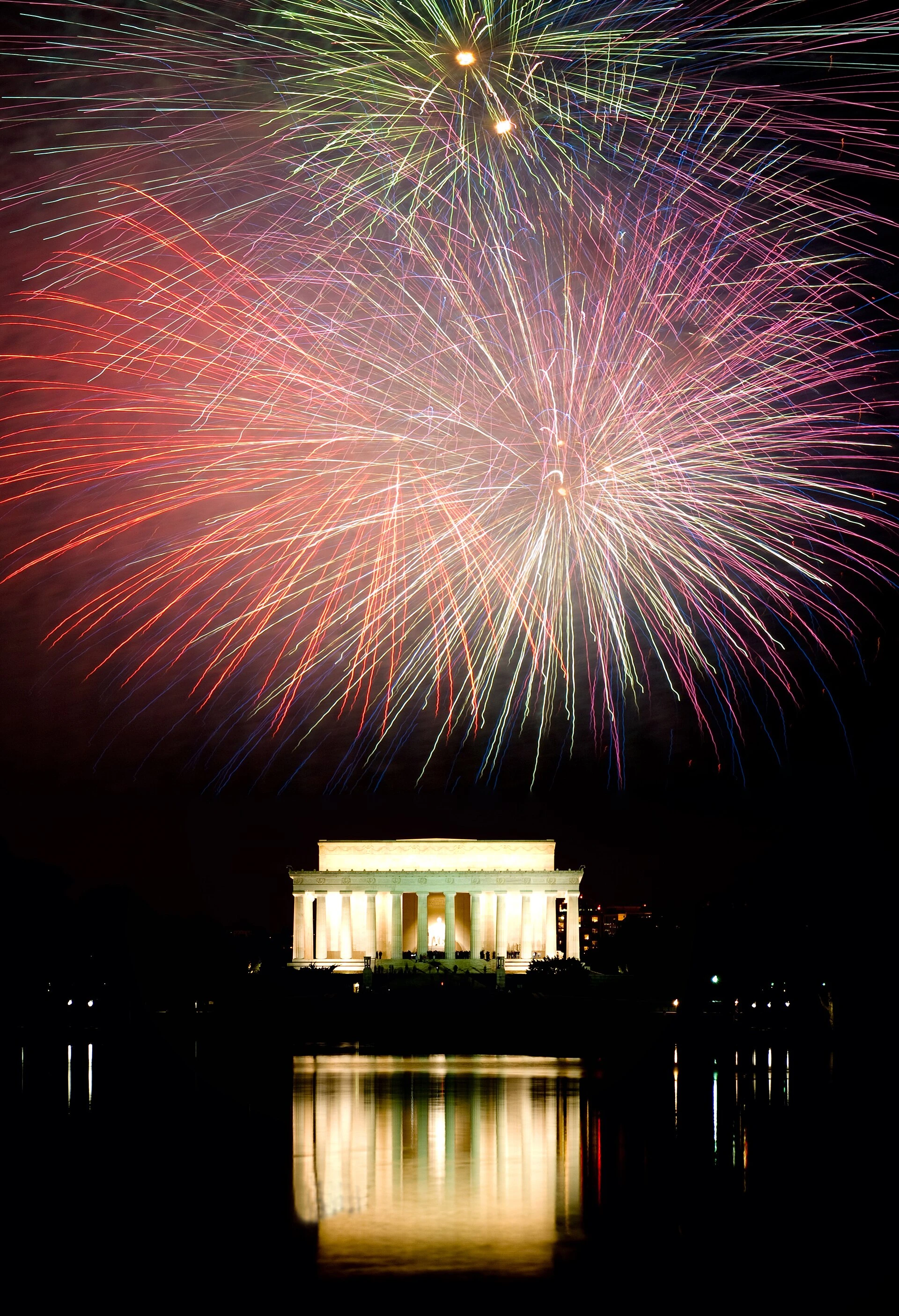 Washington, D.C. Independence Day fireworks show — Wikimedia Commons
