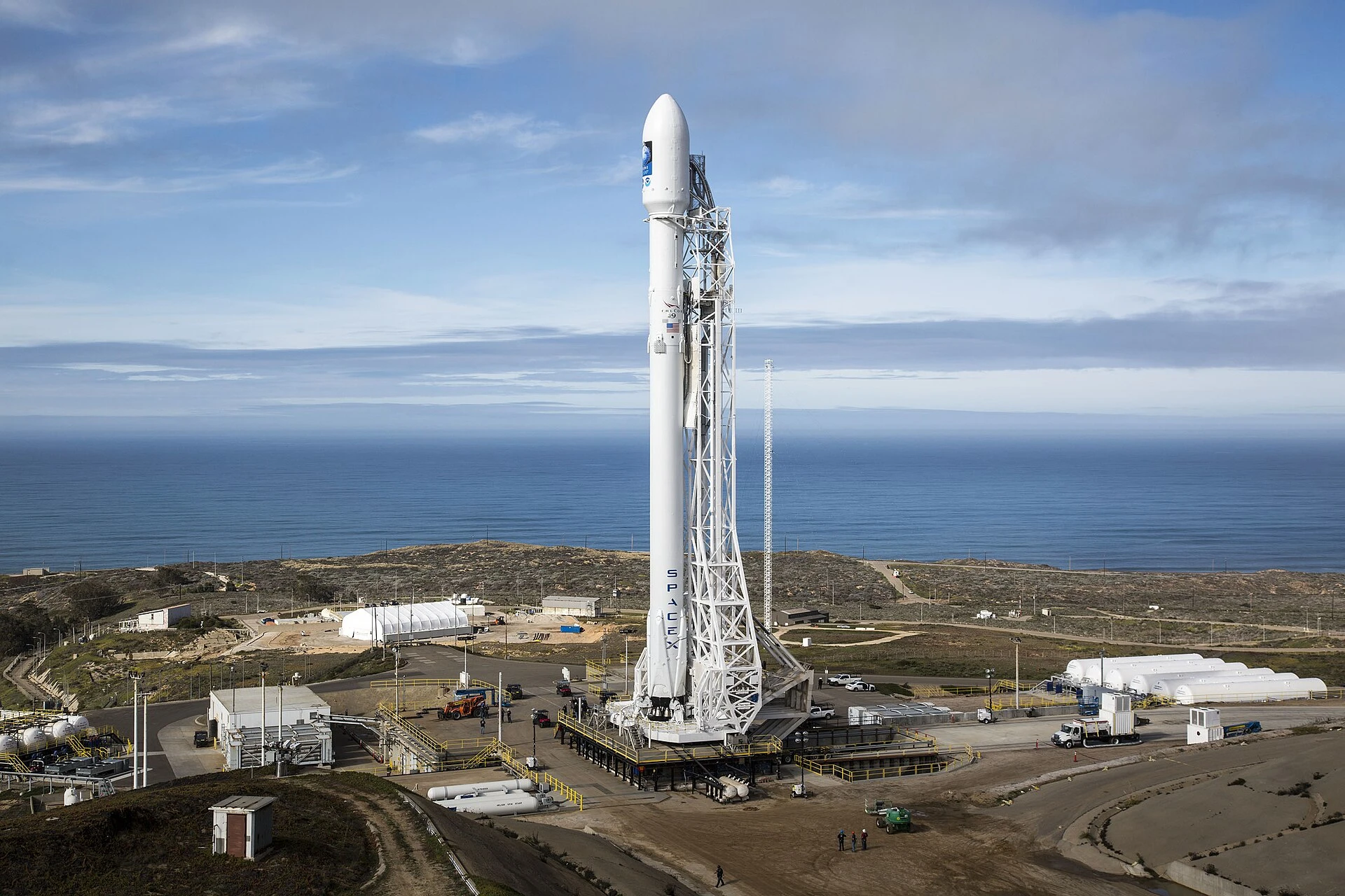 SpaceX — Wikimedia Commons