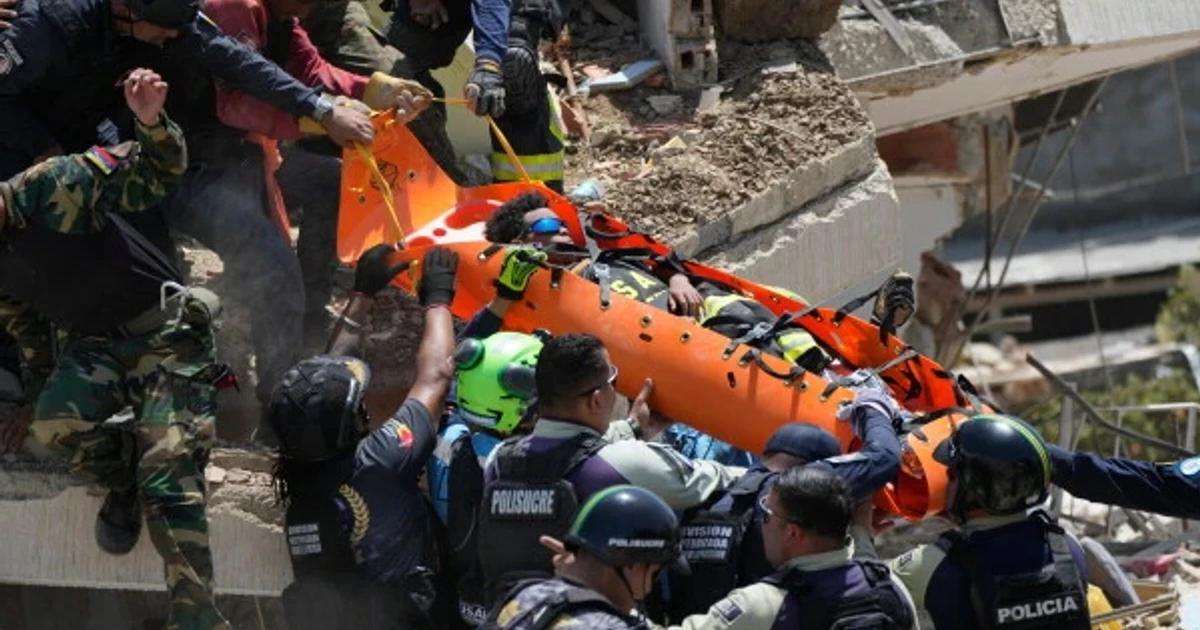 Venezuela rescue crews silence rubble to hear earthquake survivors