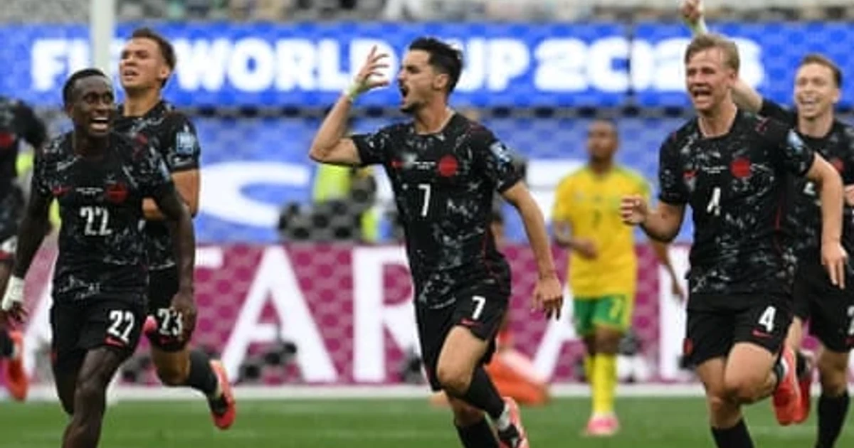Eustáquio sends Canada past South Africa into World Cup last 16