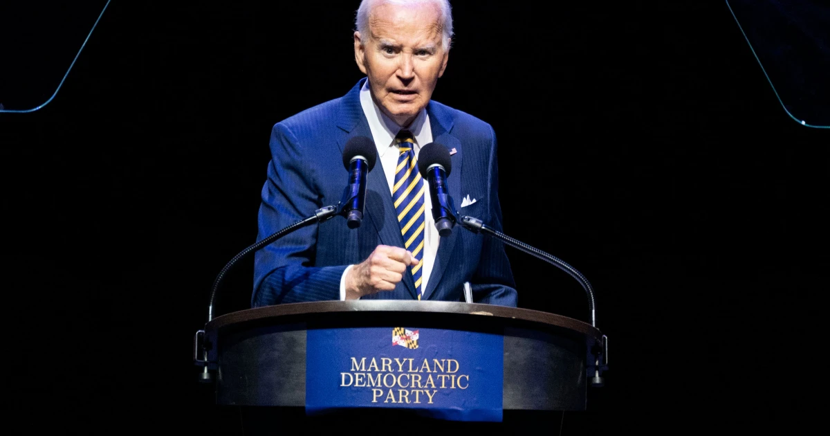 Biden calls Trump a loser over Reflecting Pool, arch plans