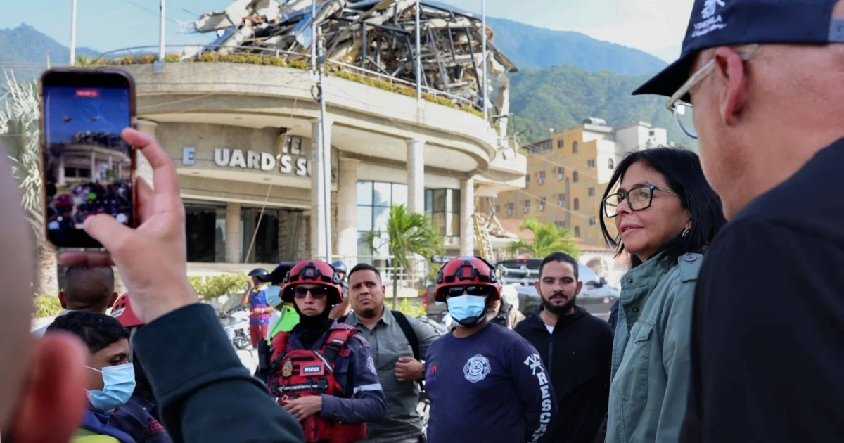 Venezuelans lash out as quake rescue efforts lag amid rising toll