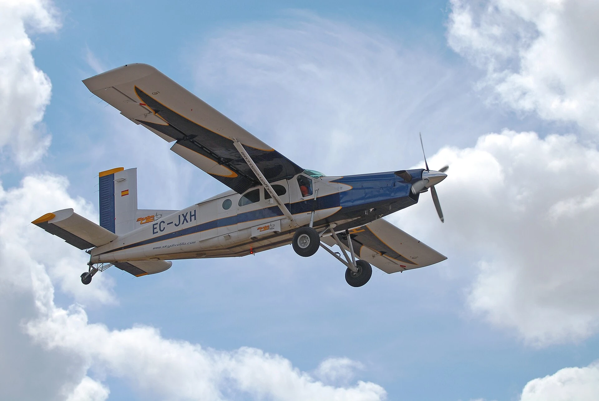 Pilatus PC-6/B2-H4 Turbo Porter — Wikimedia Commons