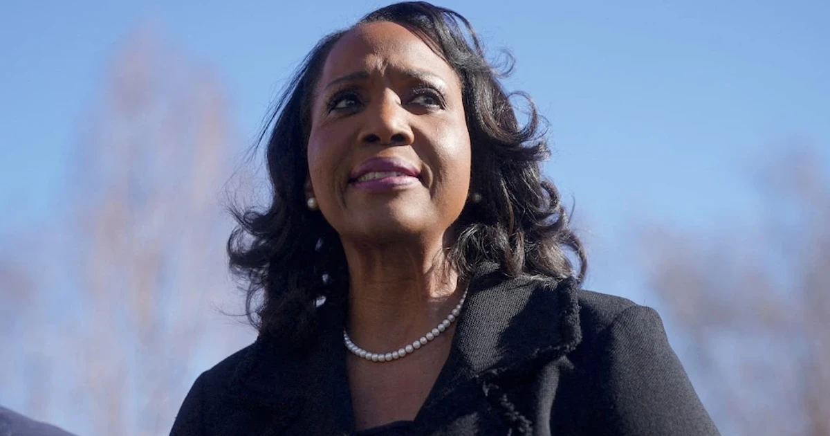 Supreme Court lets Fed governor Lisa Cook stay amid Trump fight