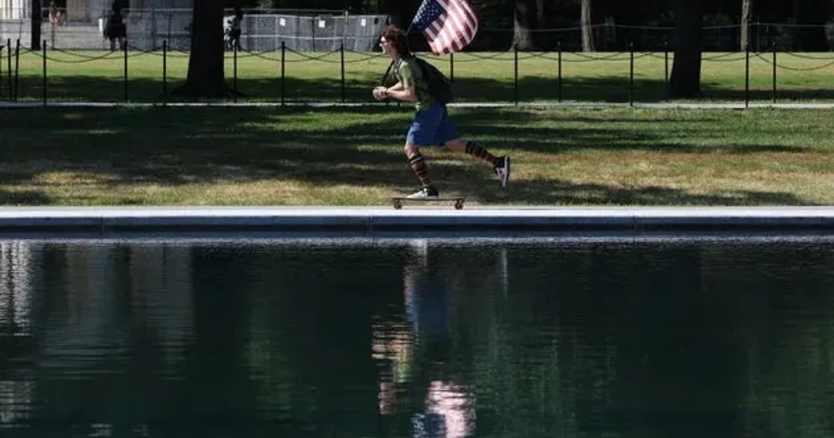 John Oliver mocks Trump’s Lincoln Memorial pool renovation fiasco